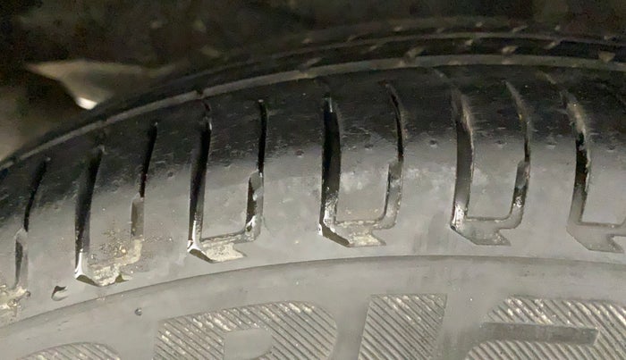 2011 Toyota Etios V, Petrol, Manual, 72,416 km, Right Rear Tyre Tread