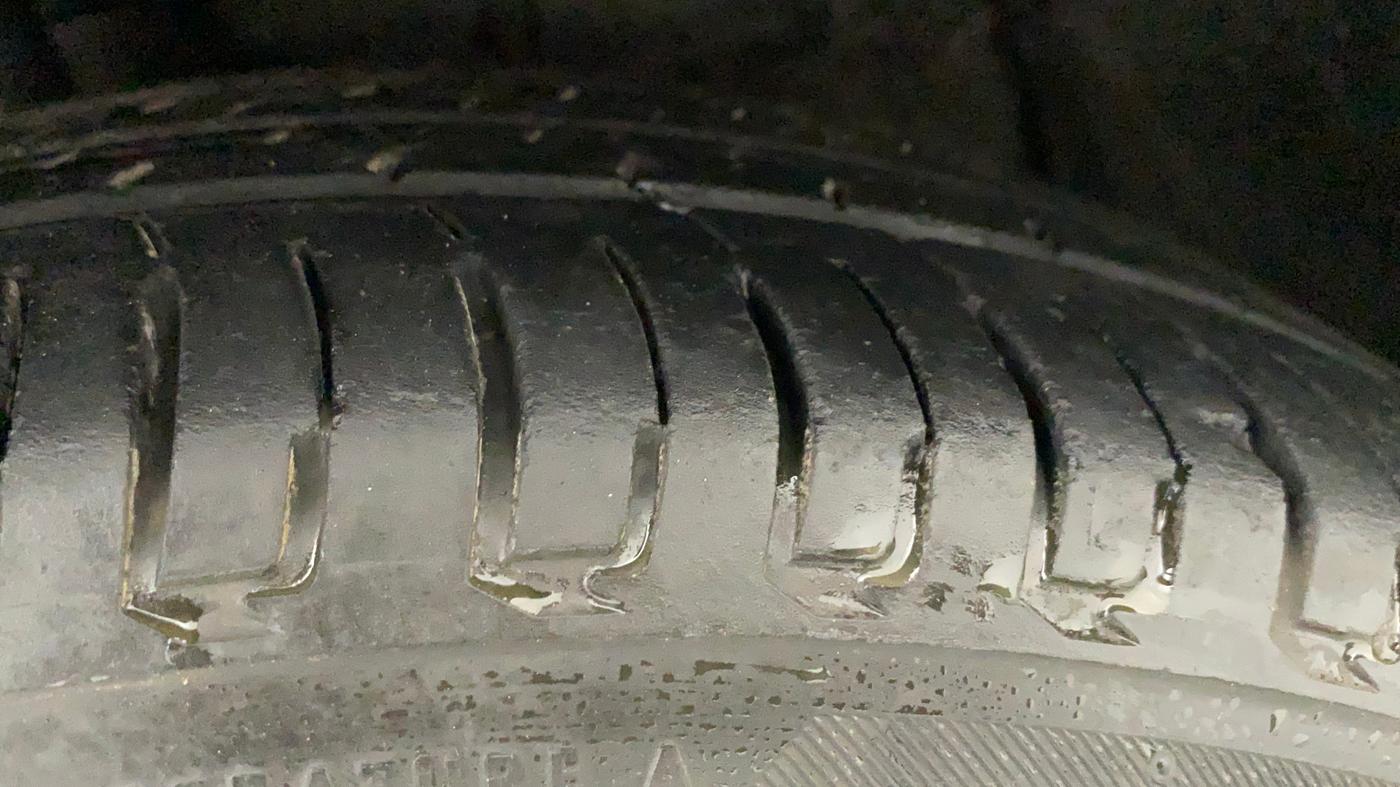 2011 Toyota Etios V, Petrol, Manual, 72,416 km, Right Front Tyre Tread