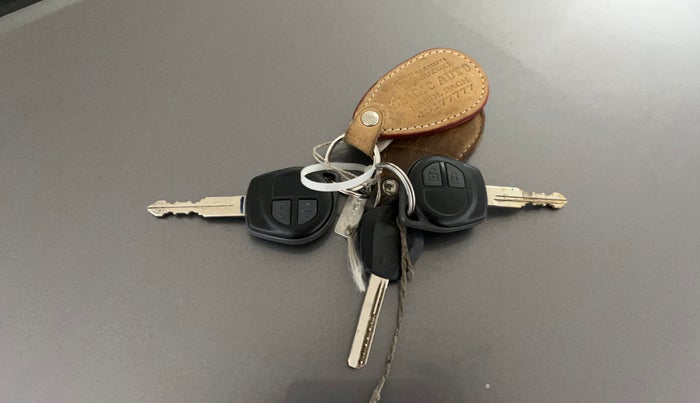 2017 Maruti Swift LXI (O), Petrol, Manual, 17,316 km, Key Close Up