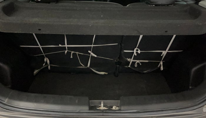 2017 Maruti Swift LXI (O), Petrol, Manual, 17,316 km, Boot Inside