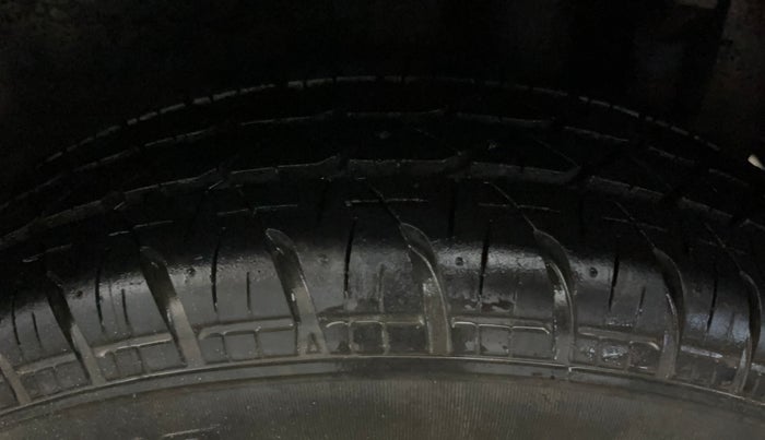2017 Maruti Swift LXI (O), Petrol, Manual, 17,316 km, Left Rear Tyre Tread