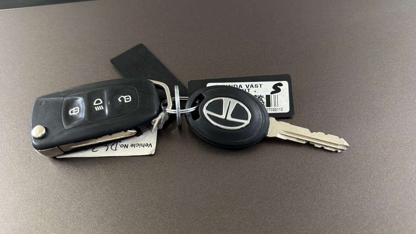 2017 Tata TIGOR XZ (O) PETROL, Petrol, Manual, 96,127 km, Key Close Up