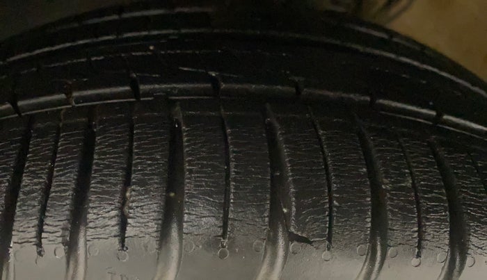 2013 Volkswagen Cross Polo HIGHLINE TDI, Diesel, Manual, 45,994 km, Left Front Tyre Tread