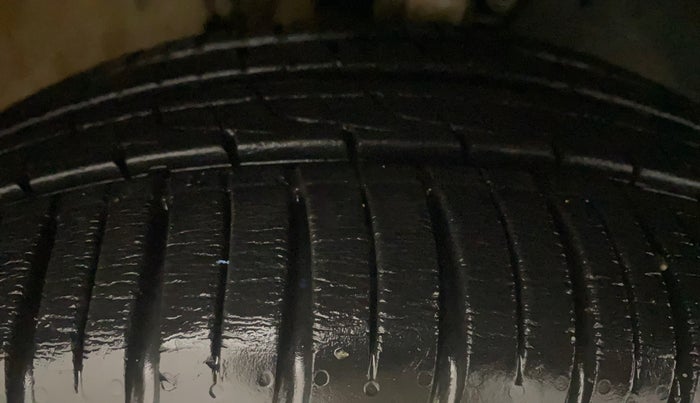 2013 Volkswagen Cross Polo HIGHLINE TDI, Diesel, Manual, 45,994 km, Right Front Tyre Tread