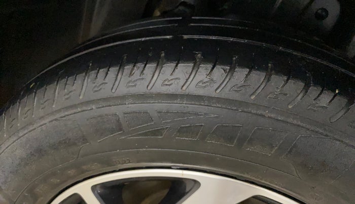 2022 Mahindra XUV300 W8 (O) 1.5 DIESEL, Diesel, Manual, 57,976 km, Left Rear Tyre Tread
