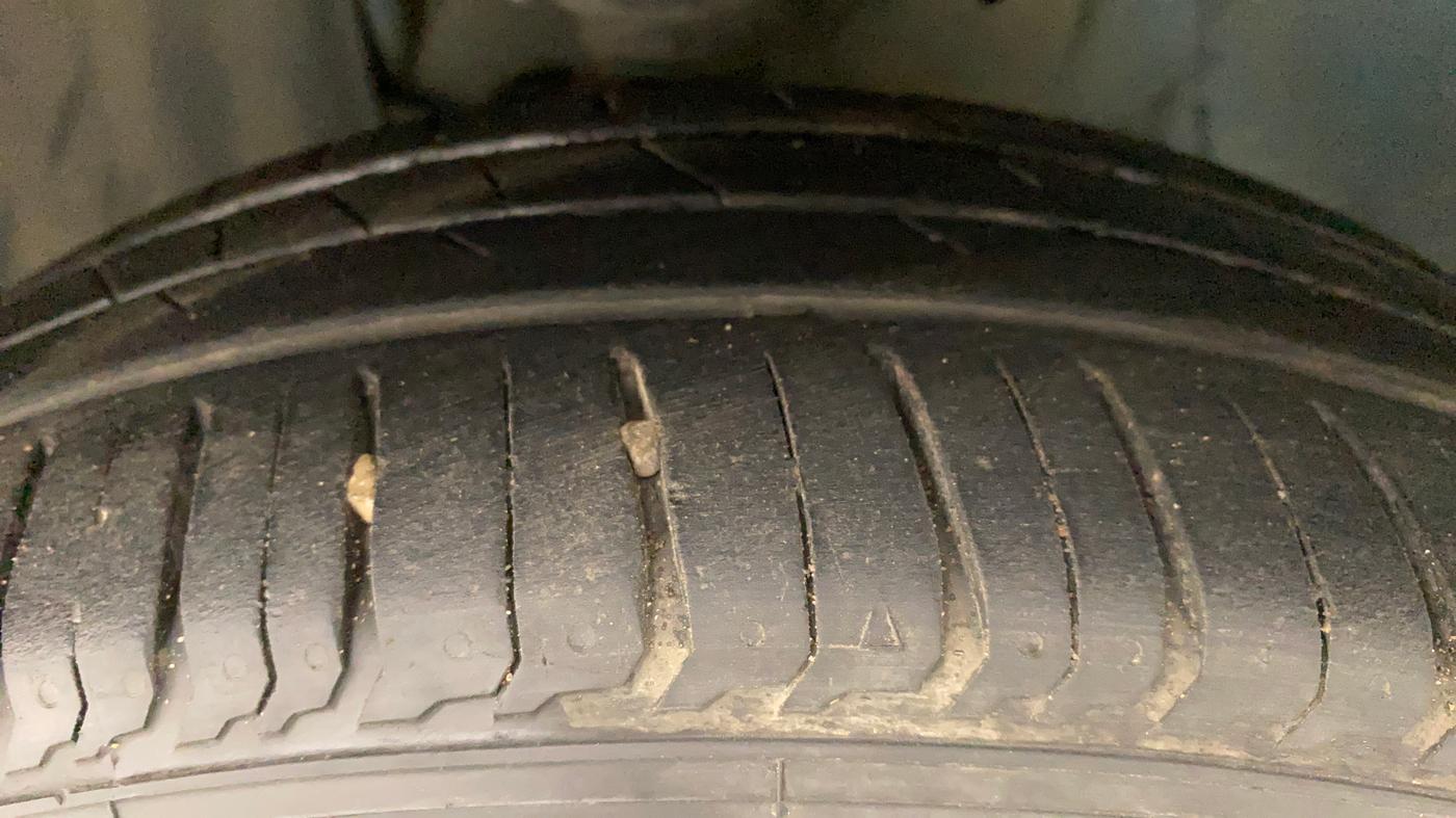 2017 Maruti IGNIS ZETA 1.2, Petrol, Manual, 57,009 km, Left Front Tyre Tread
