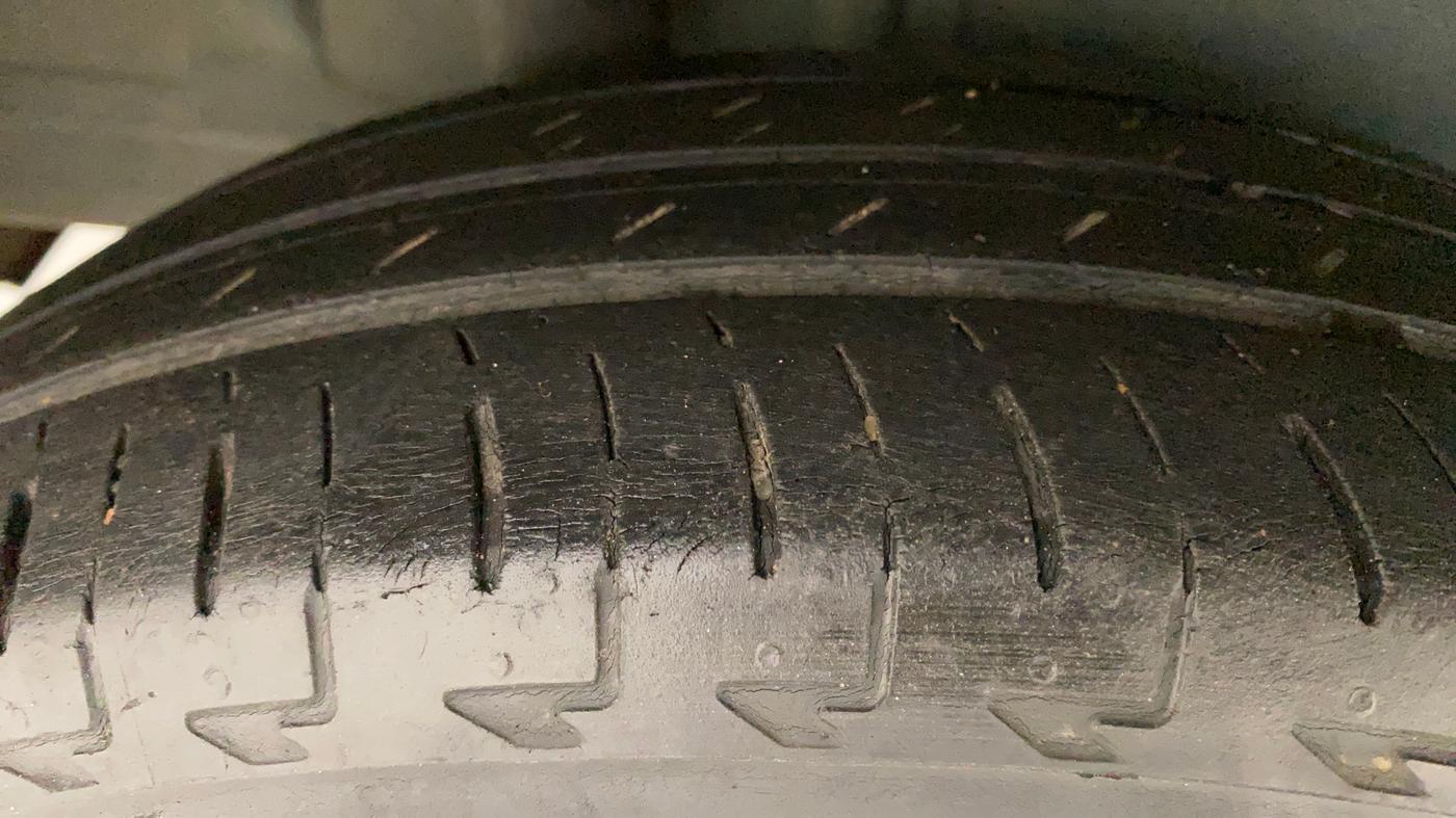 2017 Maruti IGNIS ZETA 1.2, Petrol, Manual, 57,009 km, Right Rear Tyre Tread