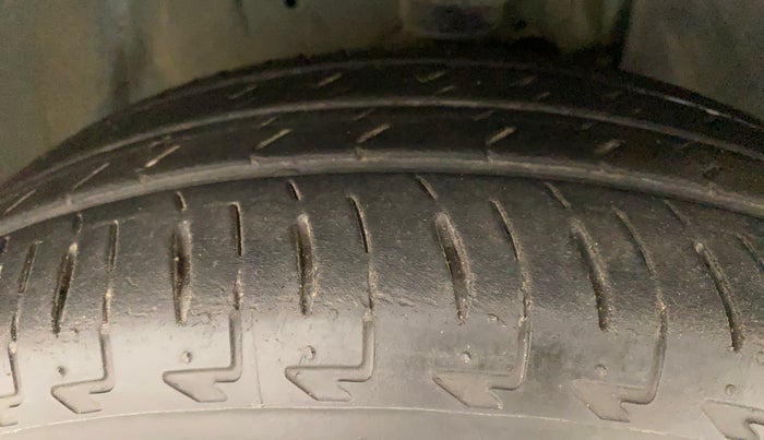 2017 Maruti IGNIS ZETA 1.2, Petrol, Manual, 57,009 km, Right Front Tyre Tread
