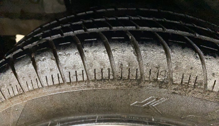 2015 Honda Brio S MT, Petrol, Manual, 36,624 km, Right Rear Tyre Tread