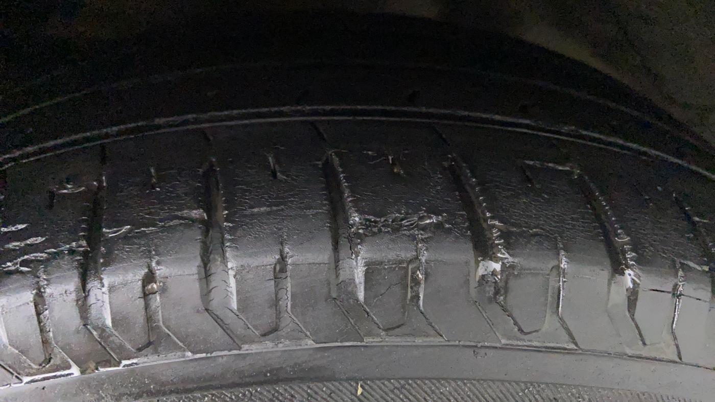 2017 Hyundai Verna 1.6 SX VTVT AT (O), Petrol, Automatic, 32,242 km, Left Rear Tyre Tread