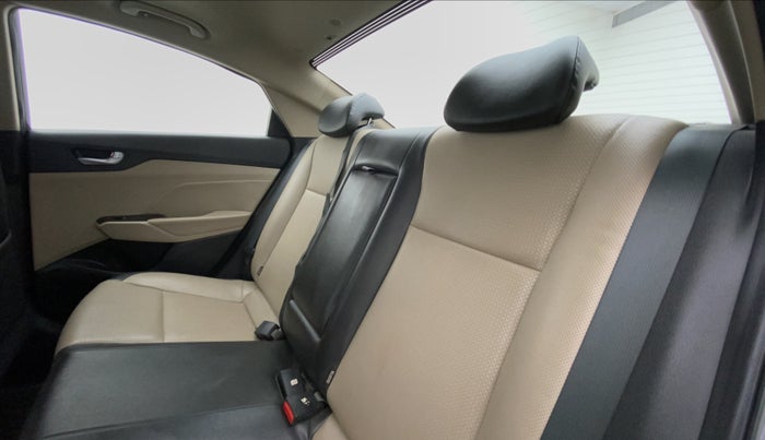 2017 Hyundai Verna 1.6 SX VTVT AT (O), Petrol, Automatic, 32,242 km, Right Side Rear Door Cabin