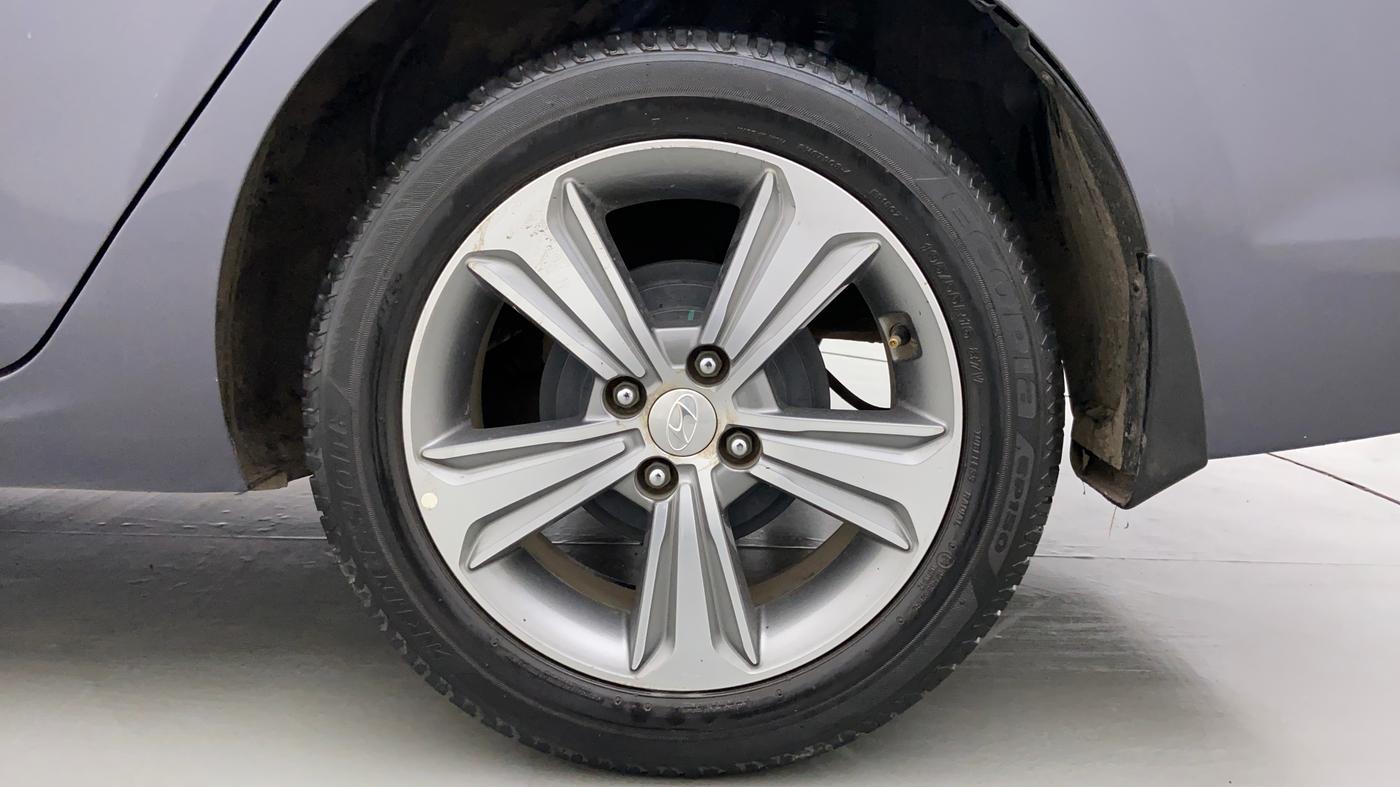 2017 Hyundai Verna 1.6 SX VTVT AT (O), Petrol, Automatic, 32,242 km, Left Rear Wheel