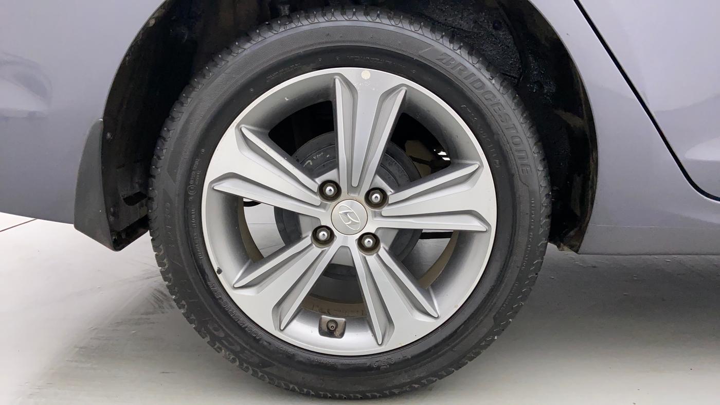 2017 Hyundai Verna 1.6 SX VTVT AT (O), Petrol, Automatic, 32,242 km, Right Rear Wheel