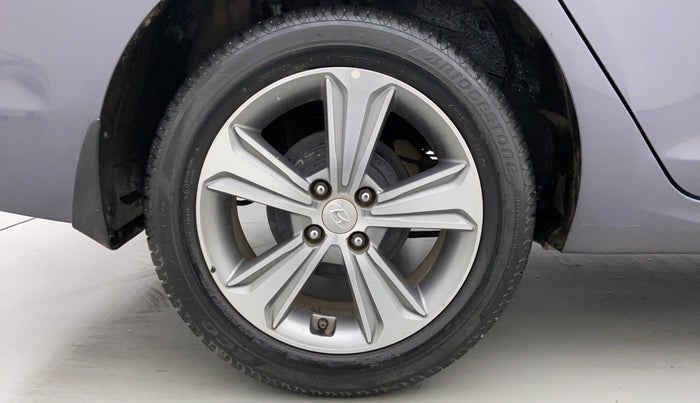 2017 Hyundai Verna 1.6 SX VTVT AT (O), Petrol, Automatic, 32,242 km, Right Rear Wheel