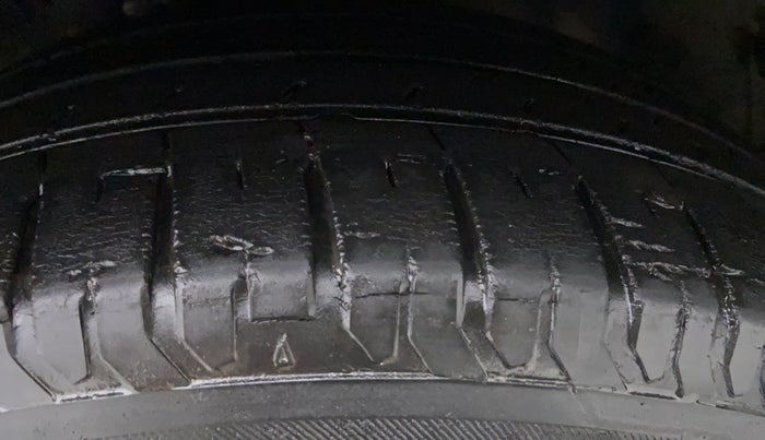 2017 Hyundai Verna 1.6 SX VTVT AT (O), Petrol, Automatic, 32,242 km, Left Front Tyre Tread