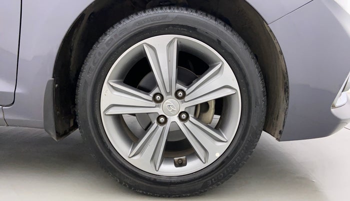 2017 Hyundai Verna 1.6 SX VTVT AT (O), Petrol, Automatic, 32,242 km, Right Front Wheel