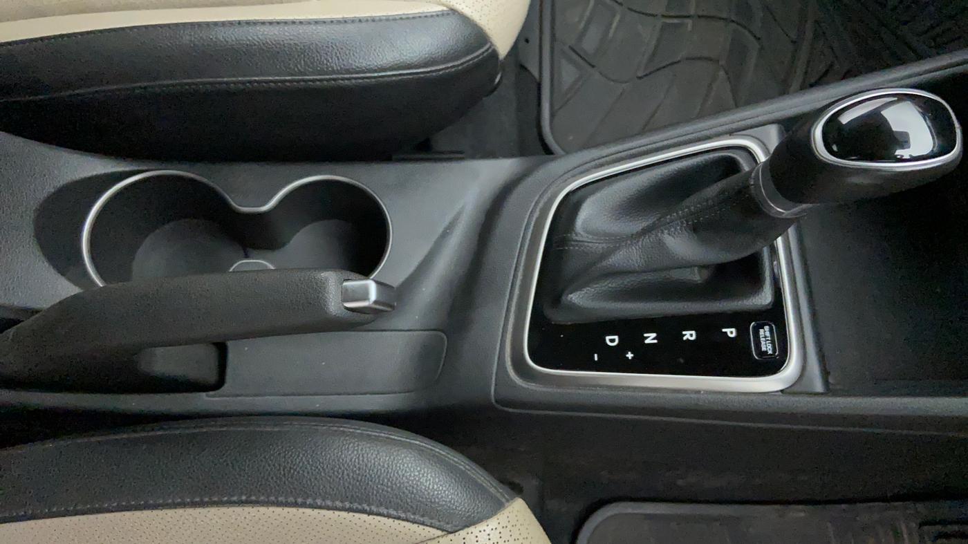 2017 Hyundai Verna 1.6 SX VTVT AT (O), Petrol, Automatic, 32,242 km, Gear Lever