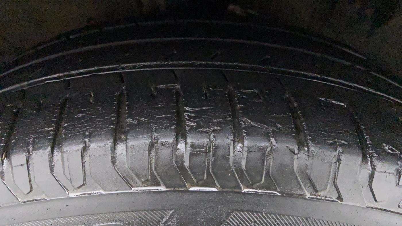 2017 Hyundai Verna 1.6 SX VTVT AT (O), Petrol, Automatic, 32,242 km, Right Front Tyre Tread