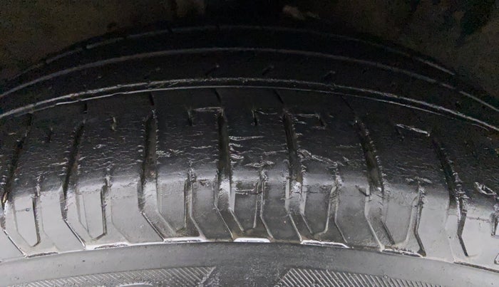2017 Hyundai Verna 1.6 SX VTVT AT (O), Petrol, Automatic, 32,242 km, Right Front Tyre Tread
