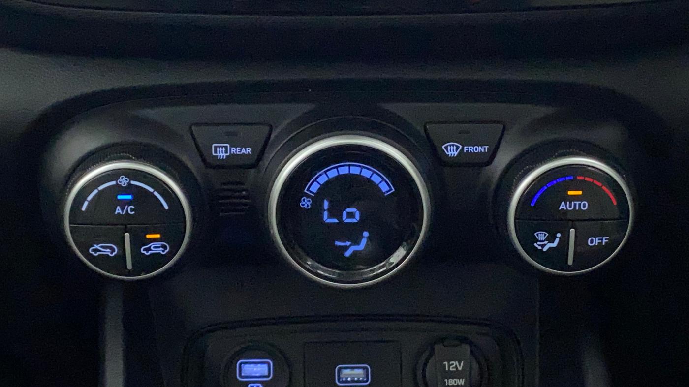 2021 Hyundai VENUE SX 1.0 TURBO IMT, Petrol, Manual, 36,735 km, Automatic Climate Control