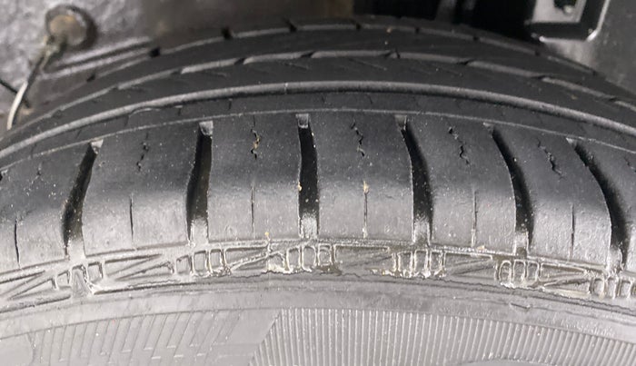 2015 Toyota Etios Liva D-4D VXD, Diesel, Manual, 35,320 km, Left Rear Tyre Tread