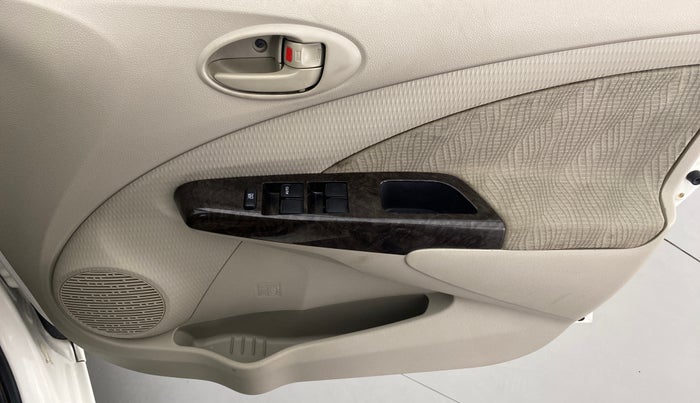 2015 Toyota Etios Liva D-4D VXD, Diesel, Manual, 35,320 km, Driver Side Door Panels Control