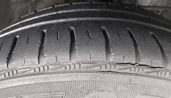 2015 Toyota Etios Liva D-4D VXD, Diesel, Manual, 35,320 km, Right Front Tyre Tread