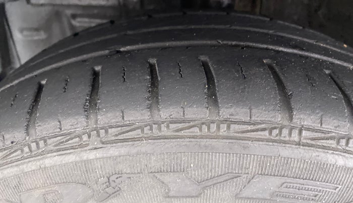 2015 Toyota Etios Liva D-4D VXD, Diesel, Manual, 35,320 km, Left Front Tyre Tread