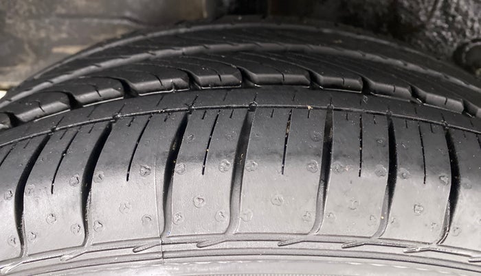 2015 Toyota Etios Liva D-4D VXD, Diesel, Manual, 35,320 km, Right Rear Tyre Tread