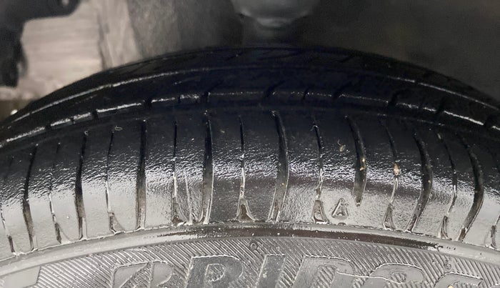 2015 Hyundai Eon ERA +, Petrol, Manual, 58,512 km, Left Front Tyre Tread