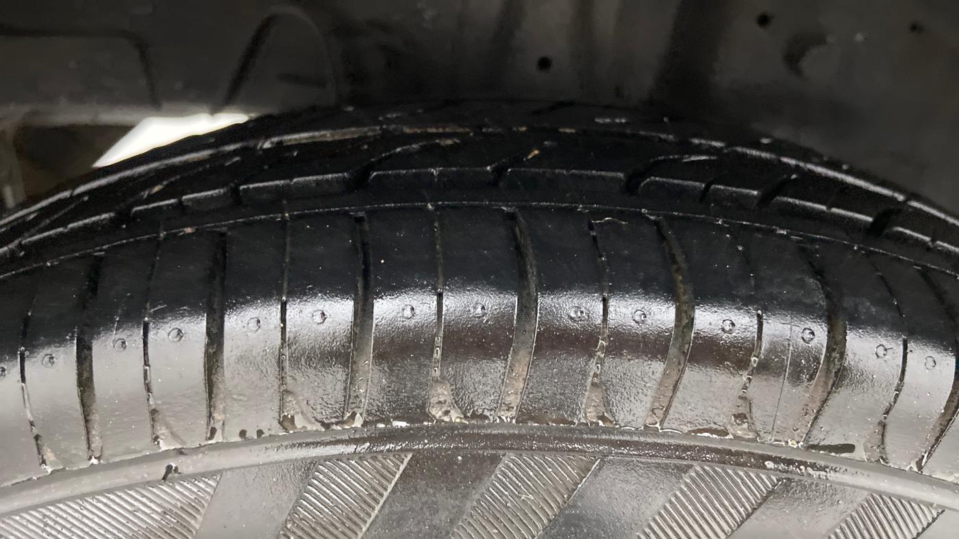 2015 Hyundai Eon ERA +, Petrol, Manual, 58,512 km, Right Rear Tyre Tread