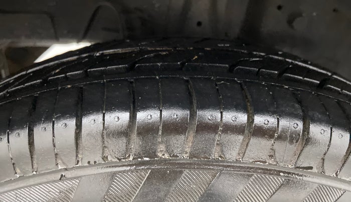 2015 Hyundai Eon ERA +, Petrol, Manual, 58,512 km, Right Rear Tyre Tread