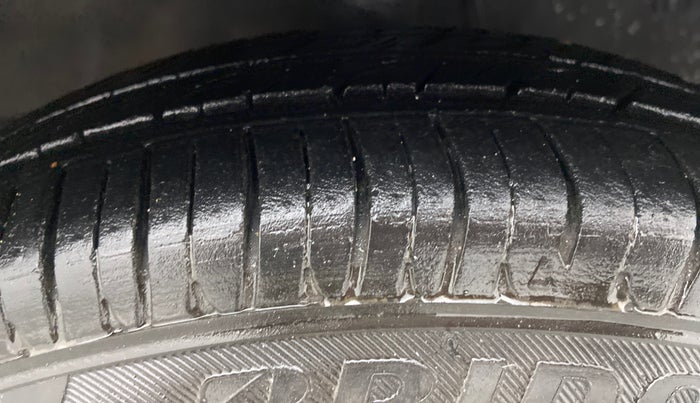 2015 Hyundai Eon ERA +, Petrol, Manual, 58,512 km, Right Front Tyre Tread