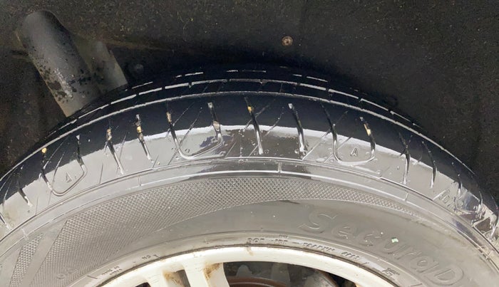 2019 Mahindra MARAZZO M6 8 STR, Diesel, Manual, 81,371 km, Right Rear Tyre Tread