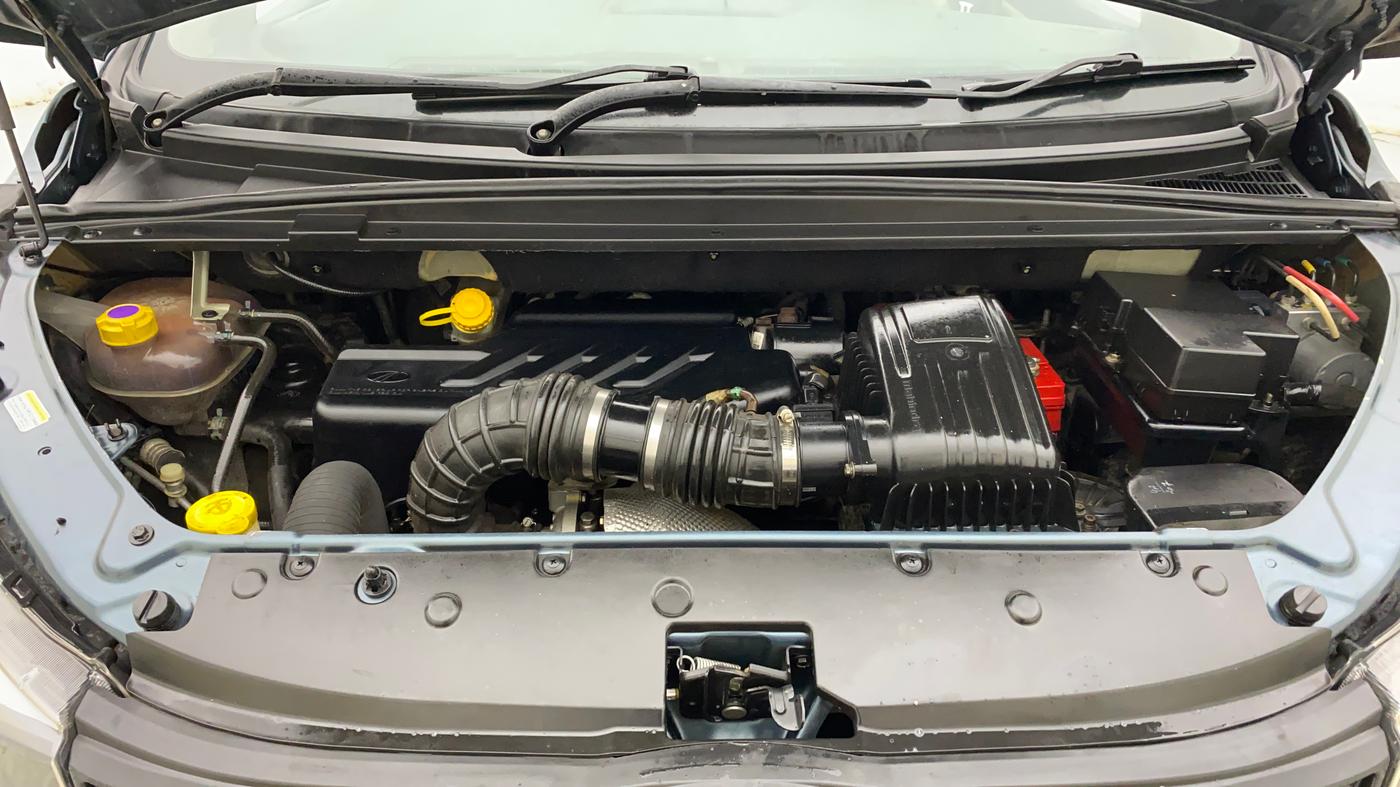 2019 Mahindra MARAZZO M6 8 STR, Diesel, Manual, 81,961 km, Engine View