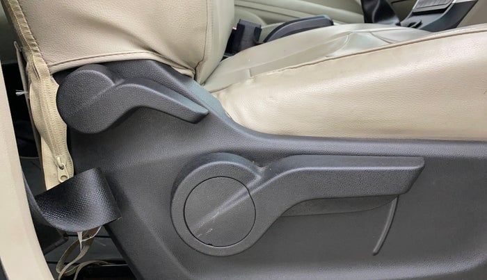 2019 Mahindra MARAZZO M6 8 STR, Diesel, Manual, 81,371 km, Driver Side Adjustment Panel