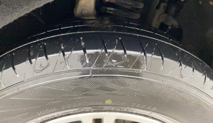 2019 Mahindra MARAZZO M6 8 STR, Diesel, Manual, 81,371 km, Right Front Tyre Tread