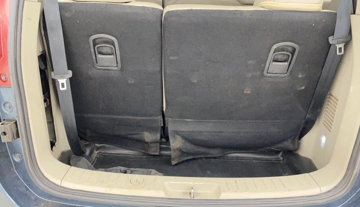 2019 Mahindra MARAZZO M6 8 STR, Diesel, Manual, 81,371 km, Boot Inside