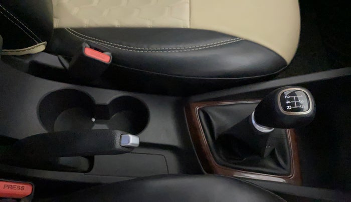 2017 Hyundai Elite i20 ASTA 1.2 (O), Petrol, Manual, 70,081 km, Gear Lever