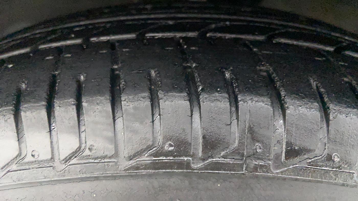 2013 Hyundai i10 MAGNA 1.2 KAPPA2, Petrol, Manual, 26,355 km, Left Front Tyre Tread