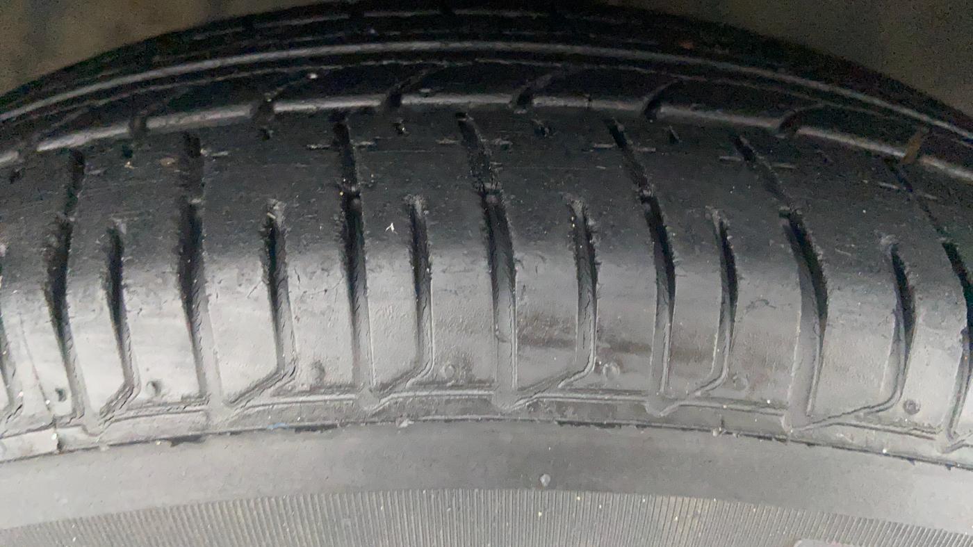 2013 Hyundai i10 MAGNA 1.2 KAPPA2, Petrol, Manual, 26,355 km, Right Front Tyre Tread