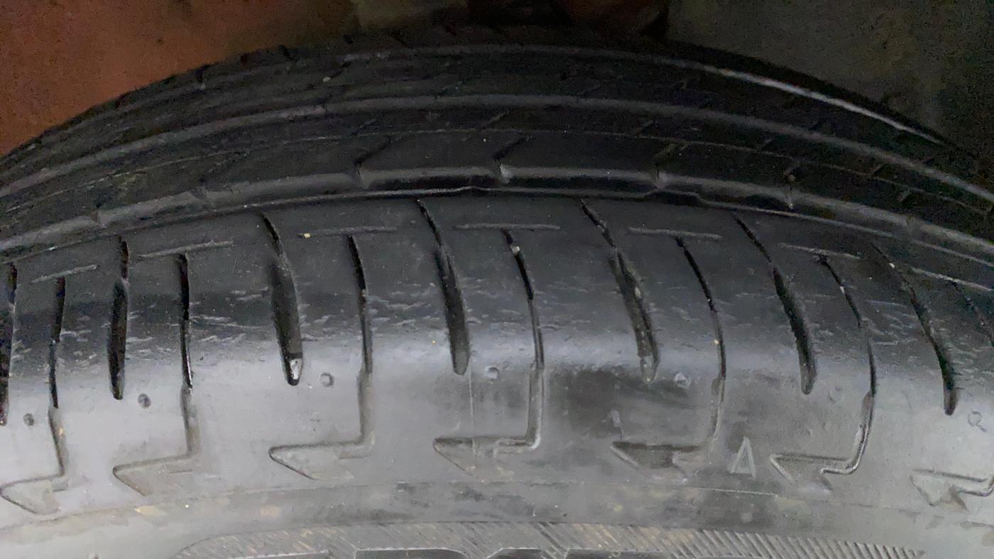 2017 Maruti IGNIS DELTA 1.2 K12 AMT, Petrol, Automatic, 9,641 km, Right Front Tyre Tread
