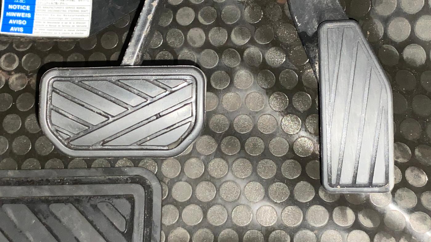 2017 Maruti IGNIS DELTA 1.2 K12 AMT, Petrol, Automatic, 9,641 km, Pedals