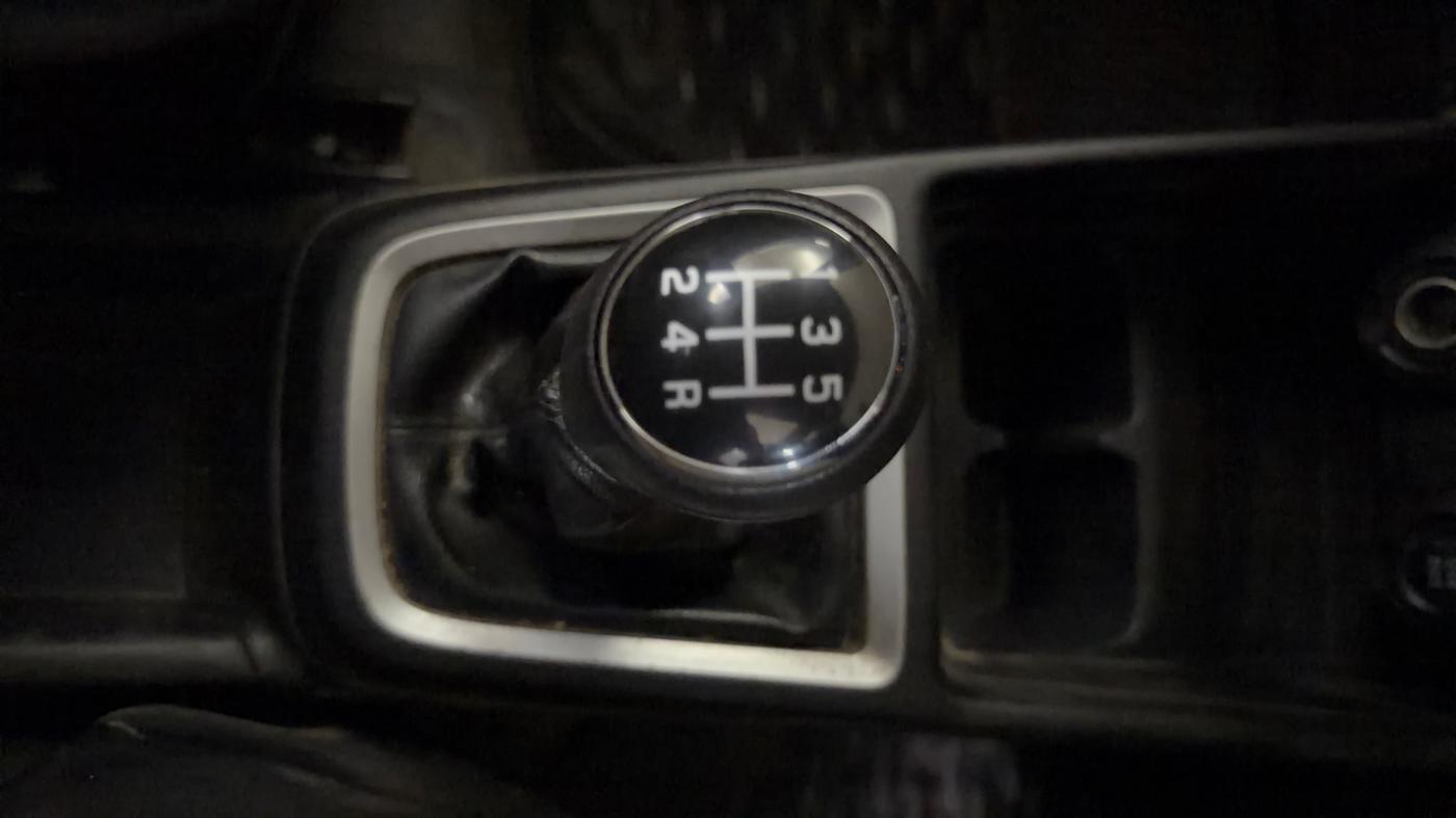 2019 Maruti Swift VXI, CNG, Manual, 68,179 km, Gear Lever