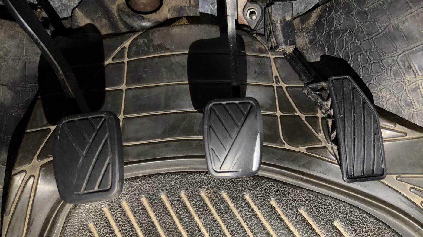 2019 Maruti Swift VXI, CNG, Manual, 68,179 km, Pedals