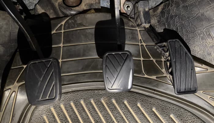 2019 Maruti Swift VXI, CNG, Manual, 68,179 km, Pedals