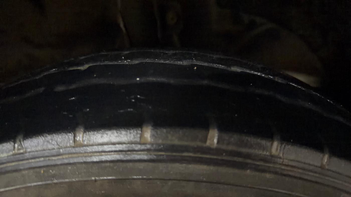 2019 Maruti Swift VXI, CNG, Manual, 68,179 km, Right Front Tyre Tread