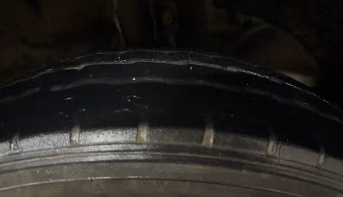 2019 Maruti Swift VXI, CNG, Manual, 68,179 km, Right Front Tyre Tread