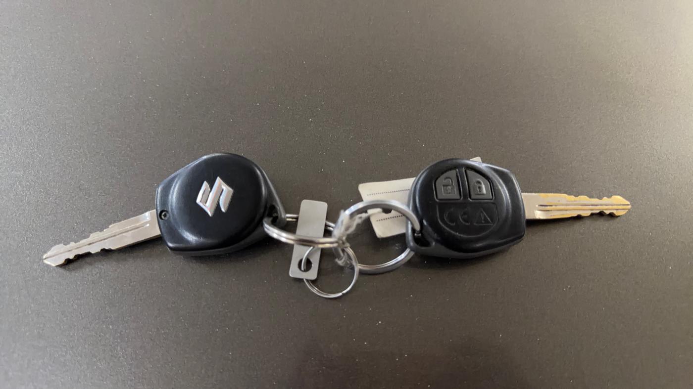 2019 Maruti Swift VXI, CNG, Manual, 68,179 km, Key Close Up
