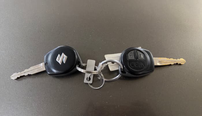 2019 Maruti Swift VXI, CNG, Manual, 68,179 km, Key Close Up